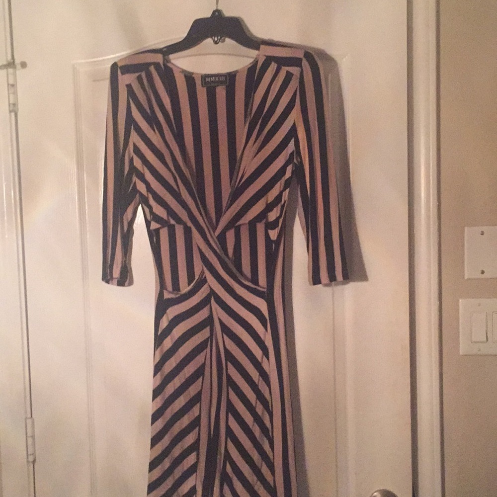 Girls night out dress... sexy without reveal.